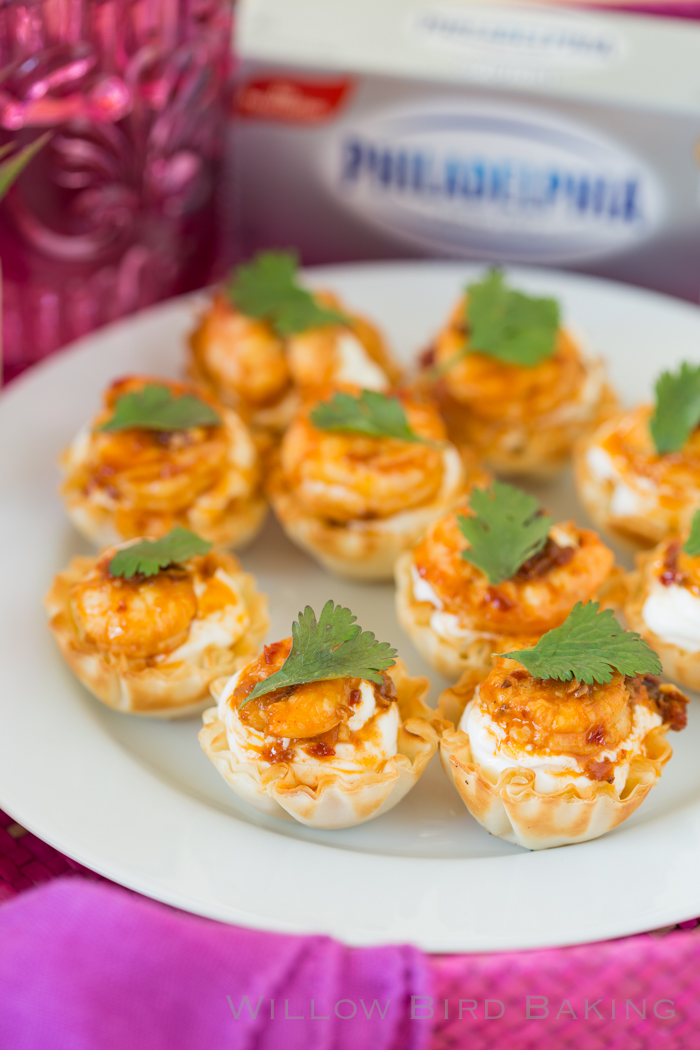 Quick and Easy Chipotle Shrimp Cups -- perfect party finger foods and SO easy!