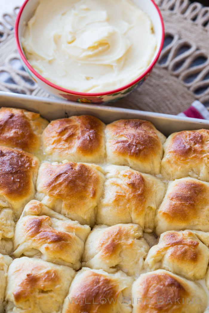 Easy Whipped Honey Butter (perfect for yeast rolls!)