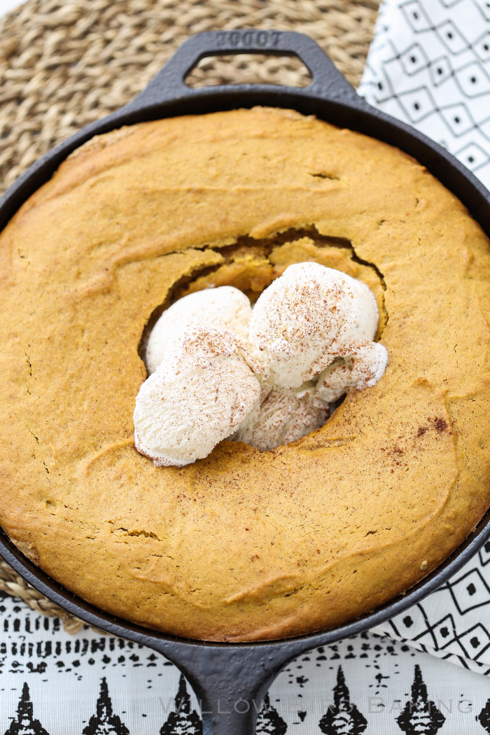 Pumpkin Cake with Oatmeal Cookie Crust